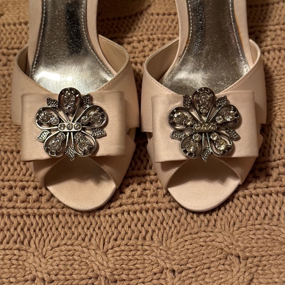 Metaphor Catherine Peach Satin Bow Slide Dress Heels - Picture 3 of 6